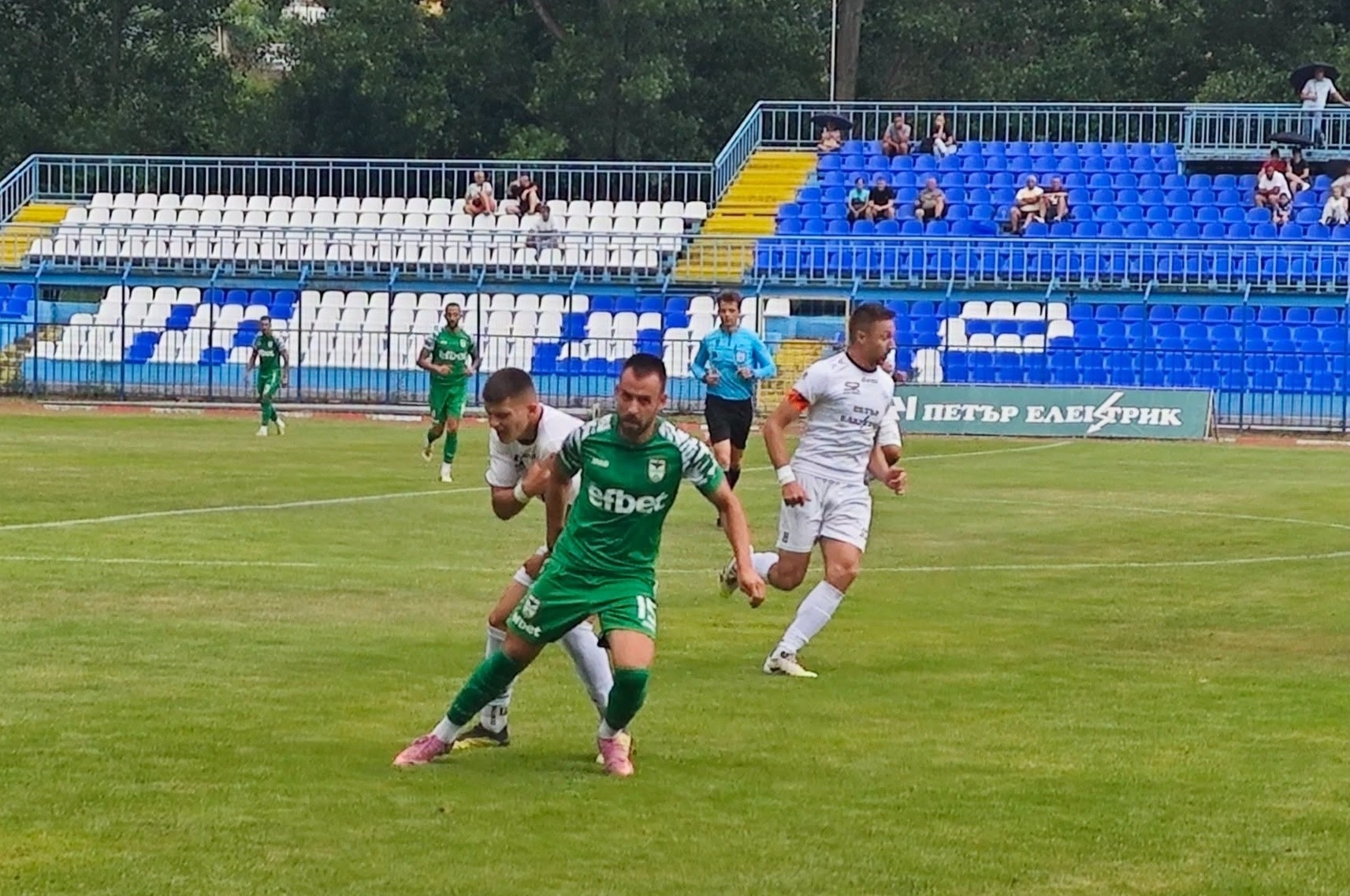 Спортист (Своге) играе срещу Вихрен на базата на националния отбор