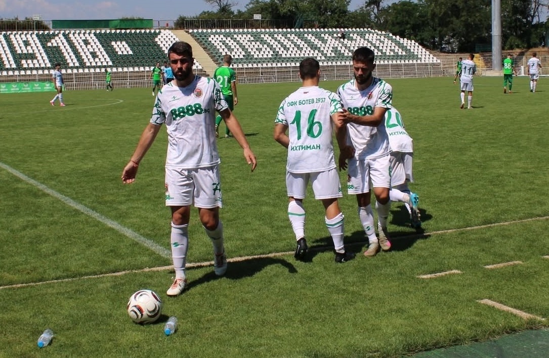 Ботев (Ихтиман) срещу Спартак (Пловдив) за Купата на България, след това евентуално ще играе с Арда